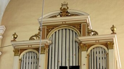35 kostel organ