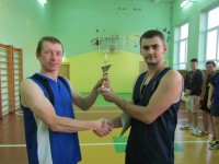 В открытом чемпионате Свислочского района по стритболу участвовали как опытные, так и новые команды