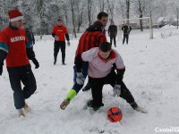 Хоккеем и футболом отметили Всемирный день снега в Слониме
