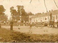 В 20-30-е годы ХХ века в Свислочи функционировали стадион, 2 волейбольные площадки, спортивный и гимнастический  залы при учительской семинарии