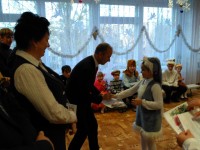 Новогодние подарки от спортсменов получили дети Гродненского центра реабилитации детей-инвалидов