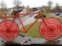 Выставка отечественных ретро-велосипедов проходит в поселке Мир Кореличского района