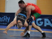 В Лиде проходит чемпионат Республики Беларусь по борьбе среди мужчин и женщин