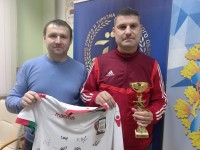 Владимиру Гончару из Дятлово вручена награда за победу в проекте  «Битва  площадок» Ассоциации «Белорусская федерация футбола»