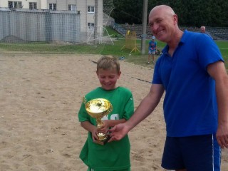 На спортивной площадке СДЮШОР «Неман» в Гродно встретились четыре команды по пляжному футболу
