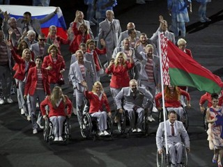 Белорусские спортсмены пронесли флаг России на открытии Паралимпиады-2016