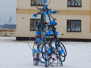 Необычная новогодняя елка появилась в Ивье в рамках развития велосипедного движения