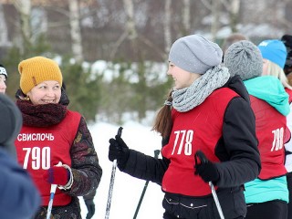 В лыжных гонках Свислочского района соперничали восемнадцать команд