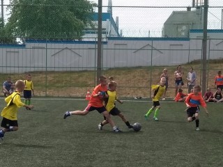 Традиционно футбол летом начинается с районных соревнований «Кожаный мяч» среди юношей