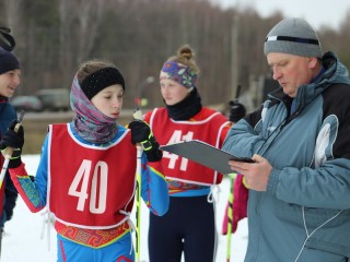 Команда девушек Гродненской области выиграла лыжные гонки под Новогрудком. Юноши стали вторыми