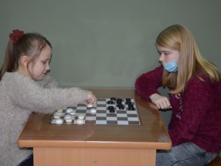 На первенстве Гродненской области по шашкам-100 победители определялись в четырех возрастных группах