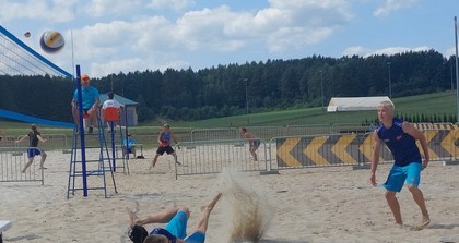 Под Гродно прошел чемпионат Гродненской области по пляжному волейболу среди мужских и женских команд высшей лиги